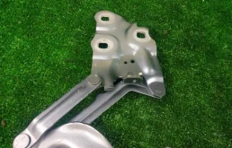 Петля капота правая для BMW X3 2015 года на фотографиях