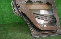 Накладка на дверь задняя левая для Volkswagen Touareg 2014 года на фотографиях