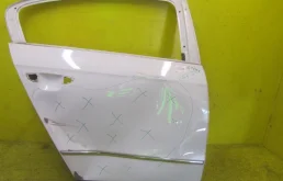 Дверь задняя правая для Volkswagen Passat 2013 года на фотографиях