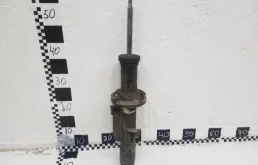 Амортизатор передний правый для BMW 5er 2018 года на фотографиях