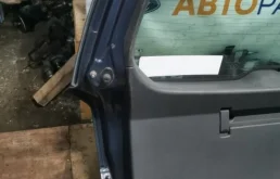 Дверь багажника для Opel Astra 2005 года на фотографиях