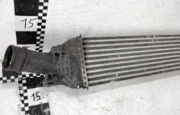Радиатор интеркулера для Audi A4 2007 года на фотографиях