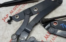 Петля капота левая для Nissan Teana на фотографиях