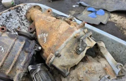 Редуктор заднего моста для Mitsubishi Pajero 2011 года на фотографиях