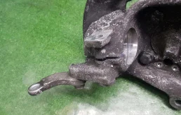 Кулак поворотный левый для BMW 5er 2000 года на фотографиях