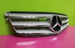 Решетка радиатора для Mercedes-Benz C class 2015 года на фотографиях
