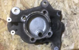 Кулак поворотный левый для BMW 3er 2008 года на фотографиях