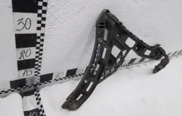 Кронштейн заднего бампера левый для Volkswagen Polo 2016 года на фотографиях