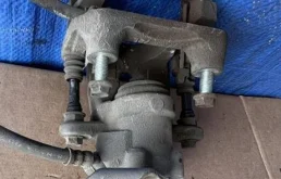 Суппорт задний левый для Toyota Auris на фотографиях