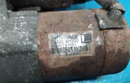 Стартер для Nissan X-Trail 2000 года на фотографиях