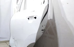 Дверь задняя левая для Volkswagen Touareg 2017 года на фотографиях