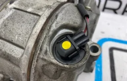 Компрессор кондиционера для Mercedes-Benz C class 2002 года на фотографиях