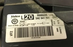 Фара ксенон левая для Volkswagen Passat 2012 года на фотографиях