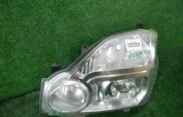 Фара левая для Nissan X-Trail 2010 года на фотографиях