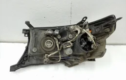 Фара ксенон левая для Toyota Land Cruiser 2012 года на фотографиях