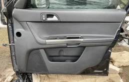 Дверь передняя правая для Volvo S40 2011 года на фотографиях