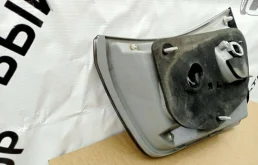 Фонарь внутренний правый для Lexus RX 2005 года на фотографиях