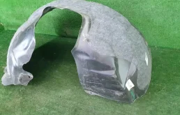 Подкрылок передний левый для Toyota RAV4 2013 года на фотографиях