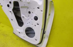 Дверь задняя левая для Porsche Macan 2023 года на фотографиях