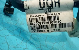 Уплотнитель передней правой двери для Opel Astra 2008 года на фотографиях