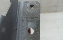 Петля багажника левая для Volkswagen Polo 2011 года на фотографиях