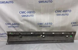 Молдинг передней левой двери для Volkswagen Touareg 2014 года на фотографиях