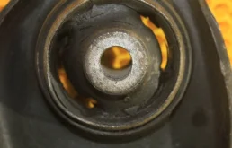 Качающийся рычаг левый для Volkswagen Polo 2009 года на фотографиях