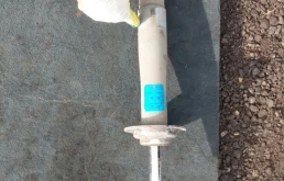 Амортизатор передний левый для BMW 5er 2008 года на фотографиях