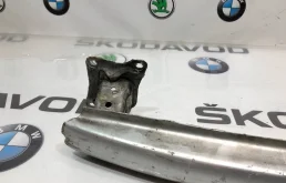 Усилитель заднего бампера для Skoda Octavia 2009 года на фотографиях