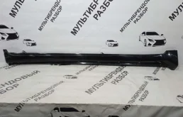 Накладка порога левая для Toyota Land Cruiser 2008 года на фотографиях