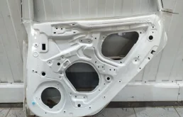 Дверь задняя правая для Hyundai Solaris 2011 года на фотографиях