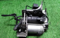 Компрессор пневмоподвески задний для Mercedes-Benz S class 2014 года на фотографиях