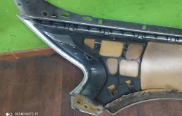 Крыло правое для Volkswagen Touareg 2002 года на фотографиях