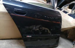 Двери для Audi A4 2004 года на фотографиях