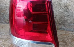 Фонарь правый для Toyota Land Cruiser 2008 года на фотографиях