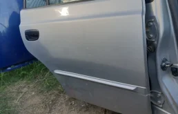 Двери для Hyundai Accent 2012 года на фотографиях