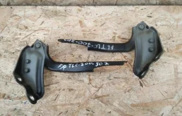 Петля капота правая для Toyota Land Cruiser 2008 года на фотографиях