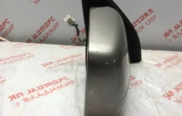 Стекла и зеркала для Nissan X-Trail 2002 года на фотографиях