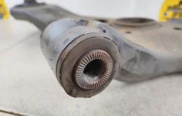 Рычаг передний левый нижний для Toyota RAV4 2014 года на фотографиях