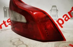 Фонарь правый для Volvo S80 2011 года на фотографиях