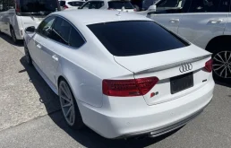 Кулак поворотный правый для Audi A6 2016 года на фотографиях