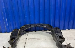 Подрамник двигателя для Audi A6 2008 года на фотографиях