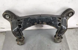 Подрамник двигателя для Audi A6 2008 года на фотографиях