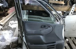 Двери для Suzuki Grand Vitara 2004 года на фотографиях