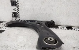 Качающийся рычаг левый для Volkswagen Polo 2009 года на фотографиях