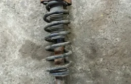 Стойка задняя правая в сборе для Dodge Journey 1