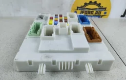 Блок предохранителей салона для Ford Focus 2011 года на фотографиях