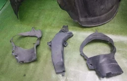 Подкрылок передний правый для Mercedes-Benz S class 1996 года на фотографиях