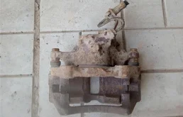 Суппорт передний правый для Volkswagen Passat на фотографиях