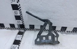 Петля капота левая для Kia Sportage на фотографиях